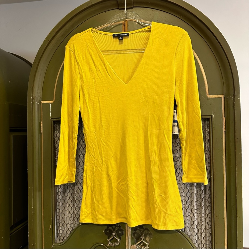 NWT INC YELLOW V NECK RIBBED SHIRT SIZE XL